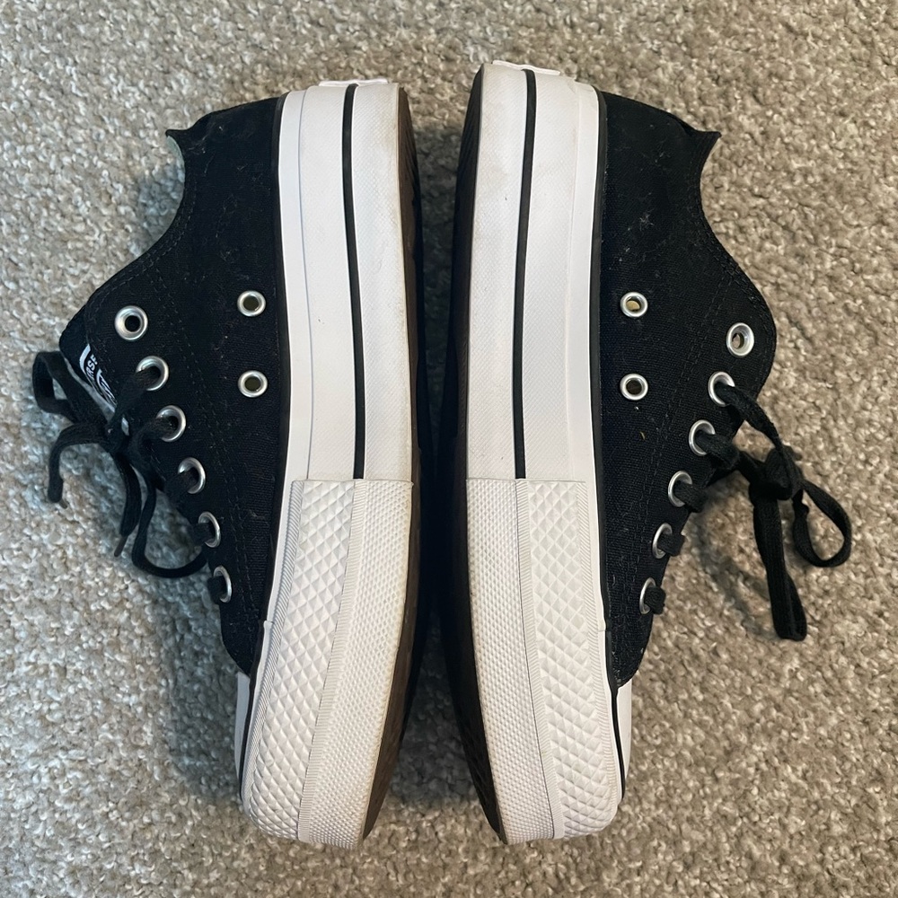 Sneakers - Picture 6 of 7